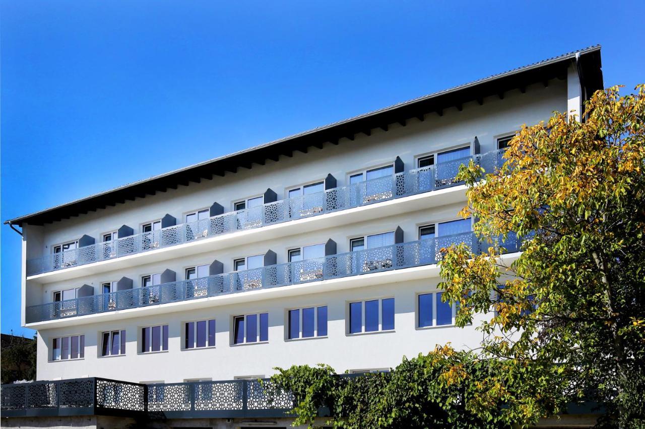 F 24h Check-in Hotel