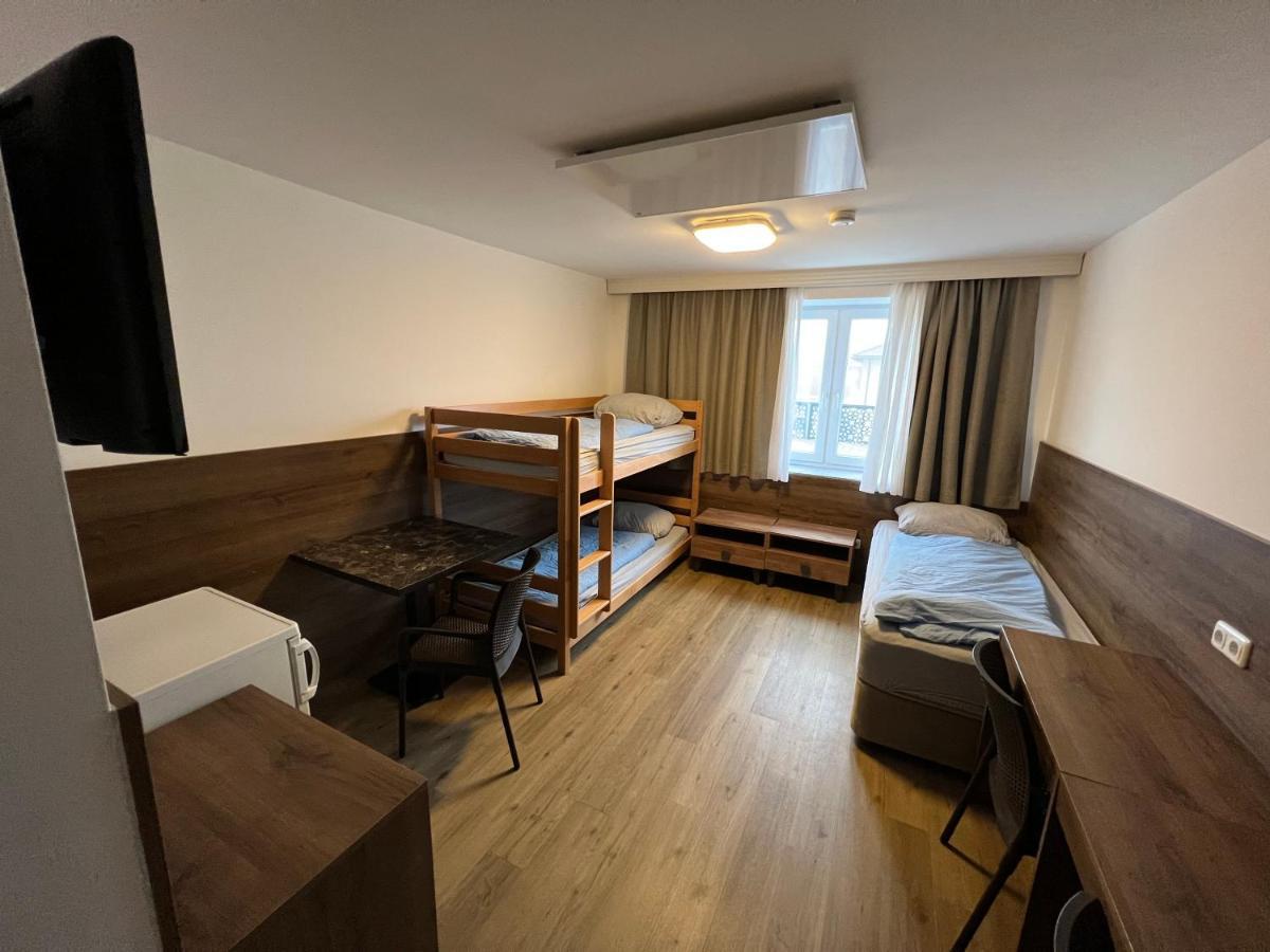 Hotel F 24h Check-in *