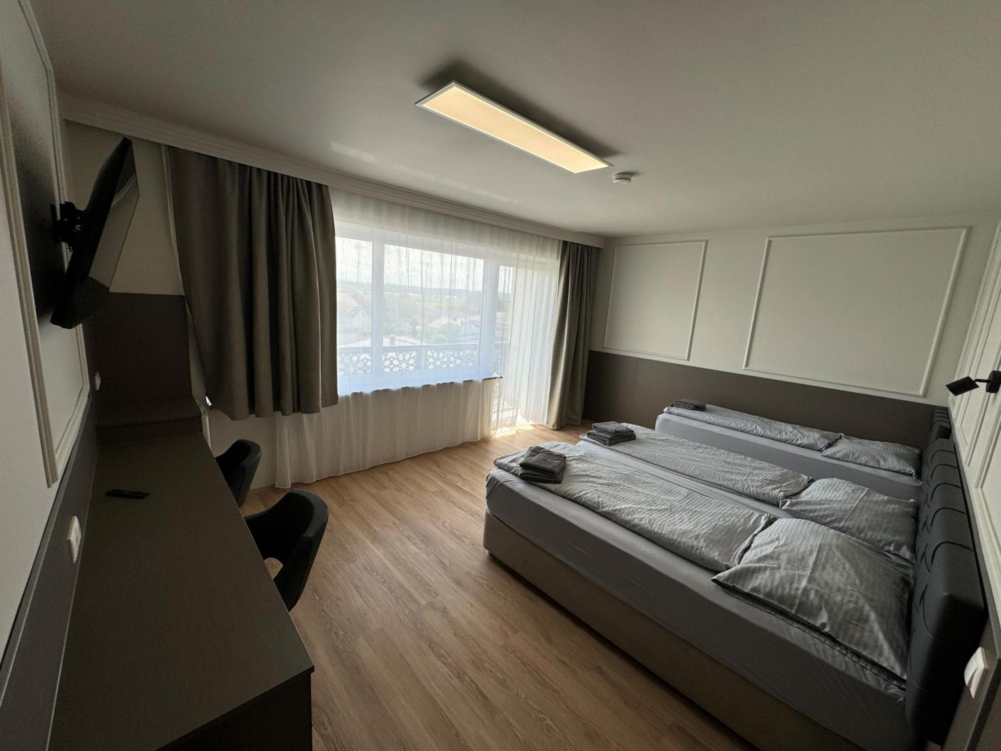 Hotel F 24h Check-in *