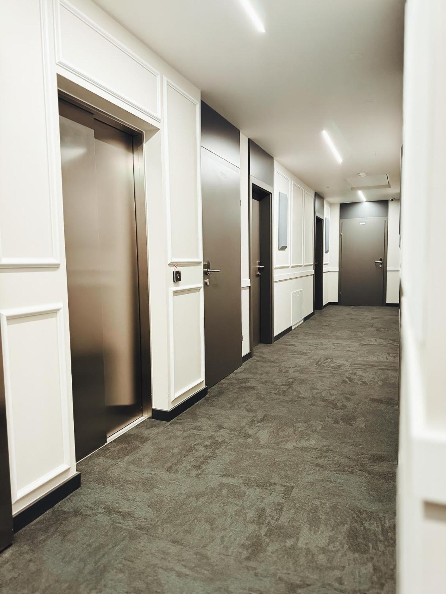 F 24h Check-in Hotel *