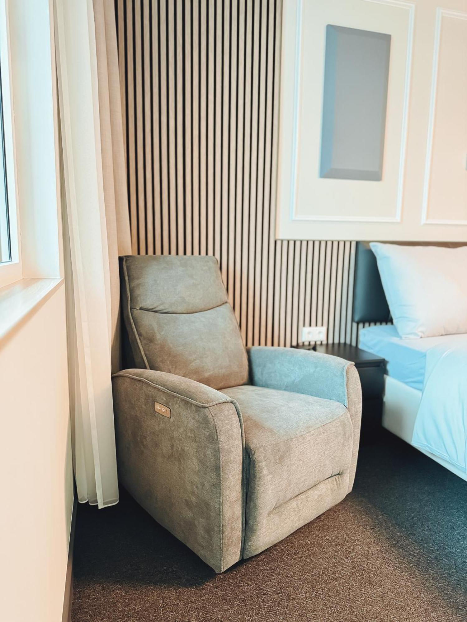 F 24h Check-in Hotel *