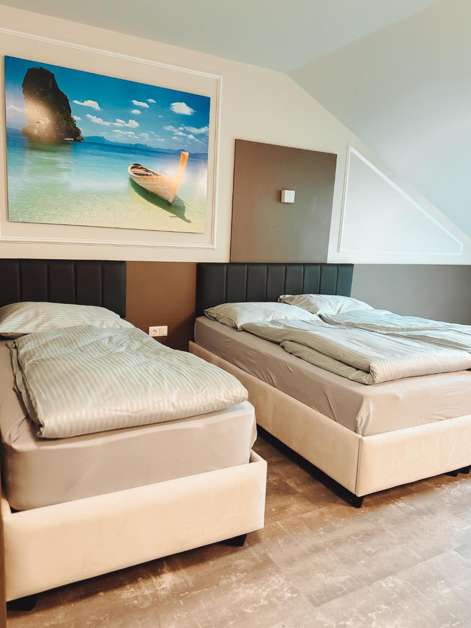F 24h Check-in Hotel