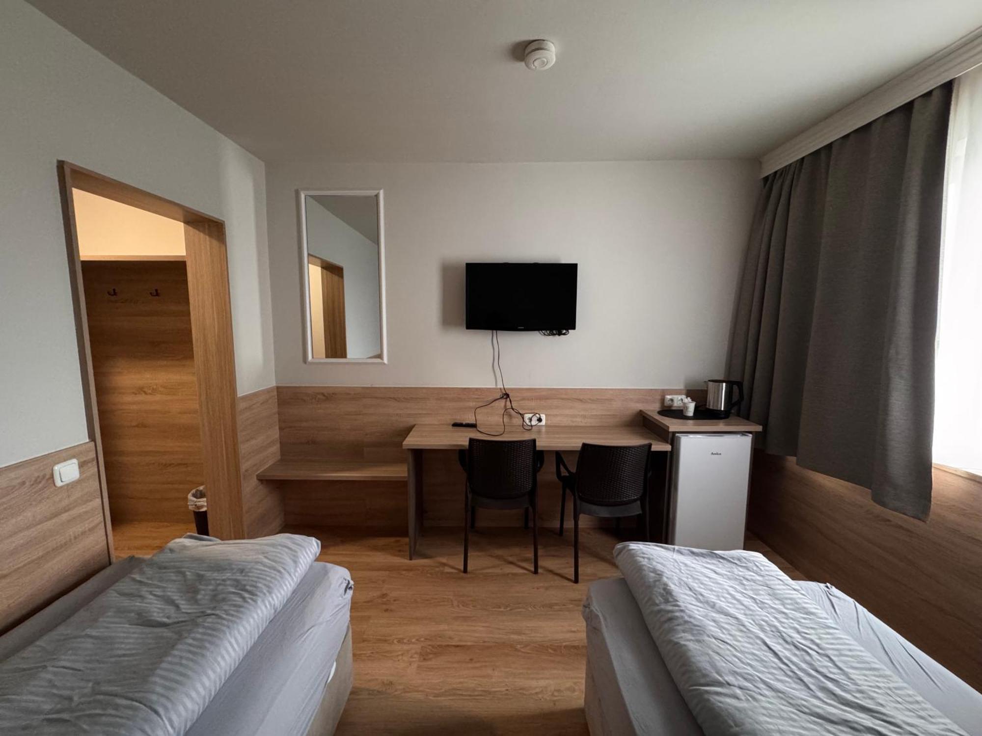 F 24h Check-in Hotel Hörsching