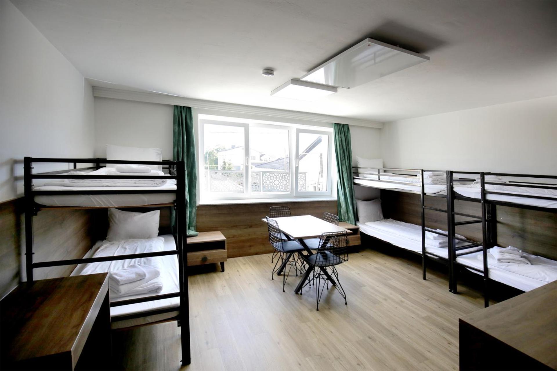 F 24h Check-in Hotel *